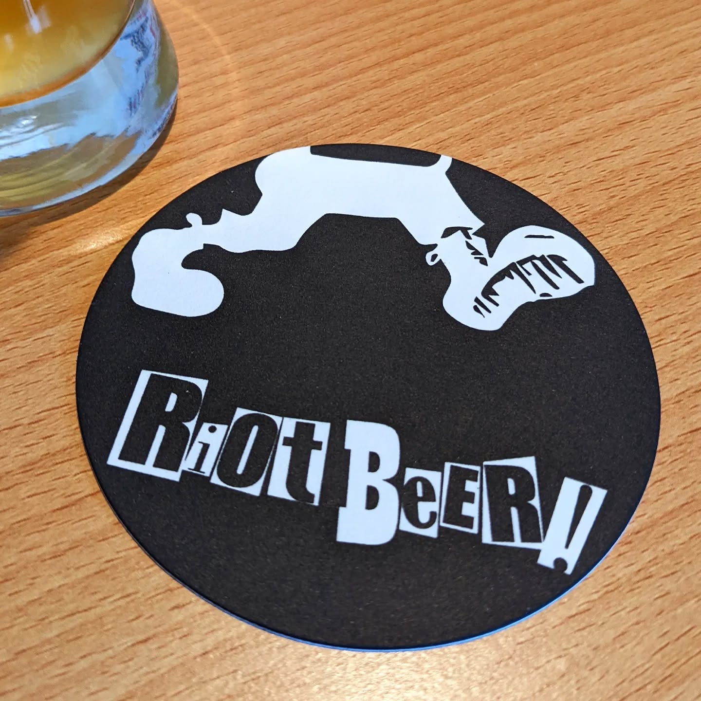 山本ホップが頂いたRiot Beerの「コースター」