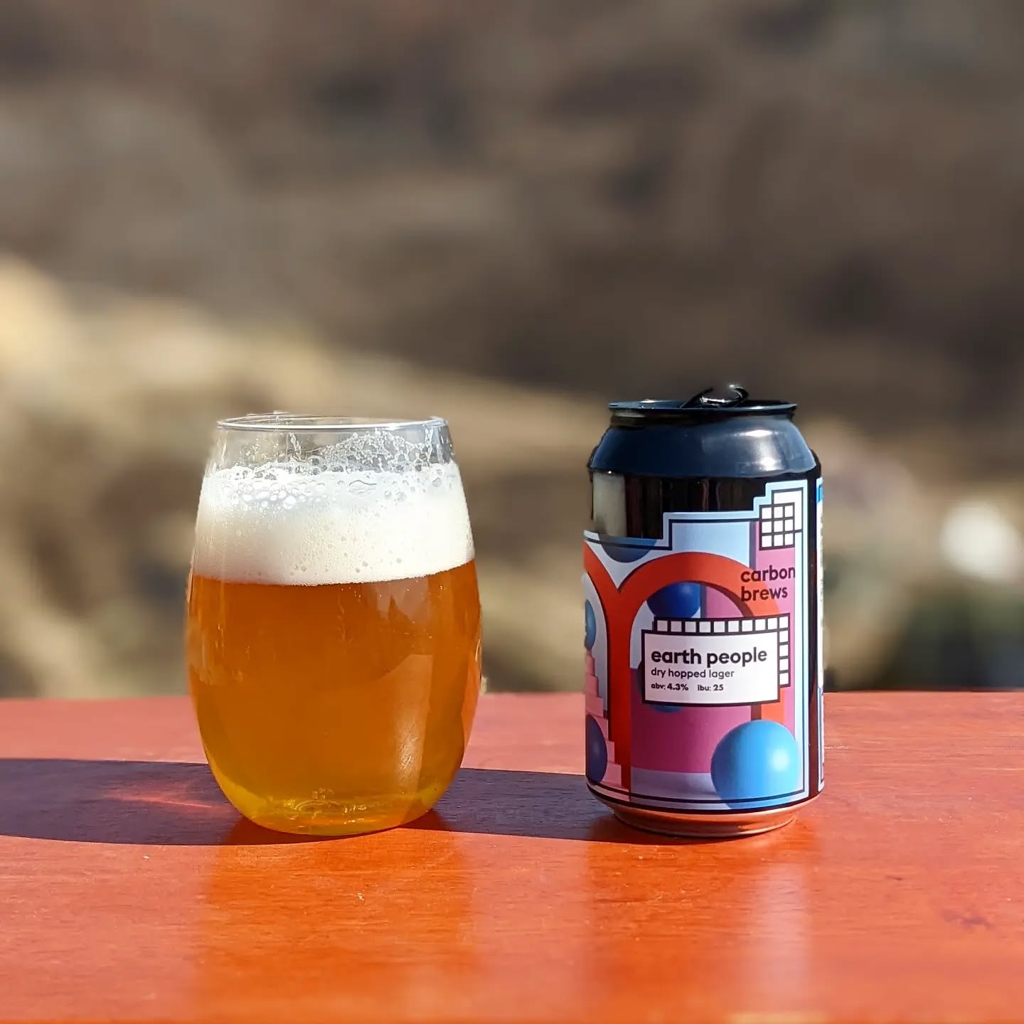 山本ホップが頂いたCarbon Brewsの「earth people dry hopped lager」