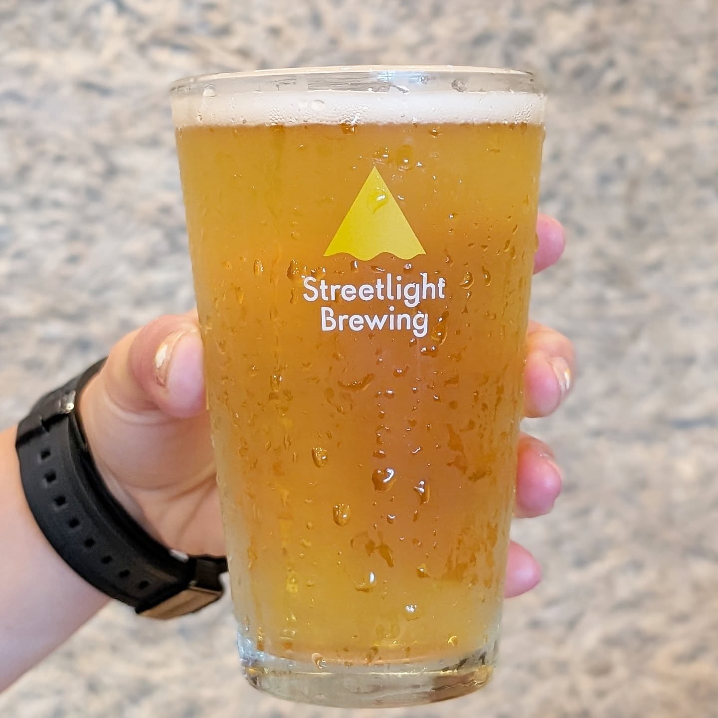 山本ホップが頂いたStreetlight Brewingの「LAGER」